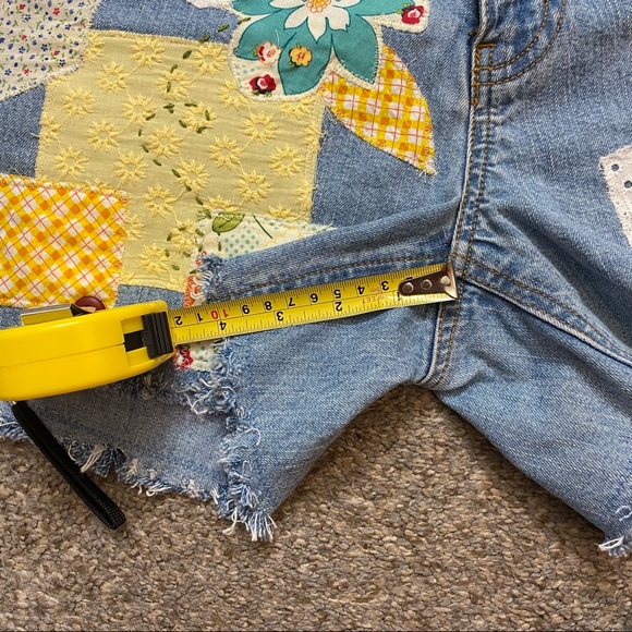 🌻Patched Denim High Waisted Jean Shorts size 6 - Picture 9 of 12